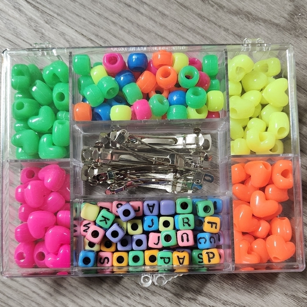 Beadtopia NEON Mutlicolor Heart Shaped Beads Set Letters Hair Clips NWT - Picture 8 of 10
